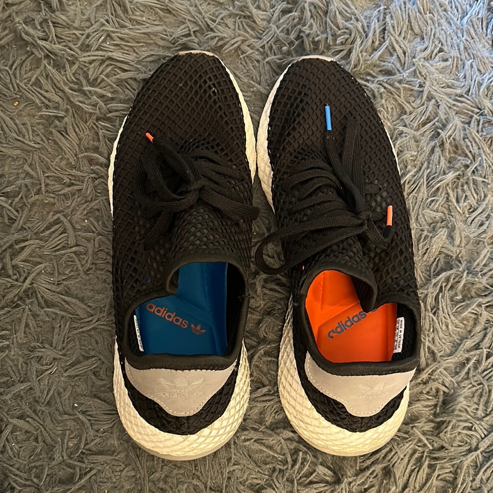 Adidas Sneakers